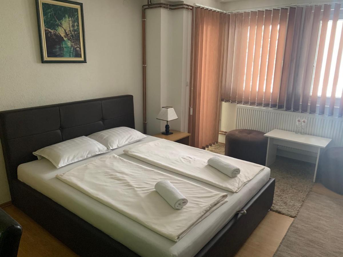 Restoran&Motel And Apartmants Lovacka Prica Tesanj Eksteriør billede