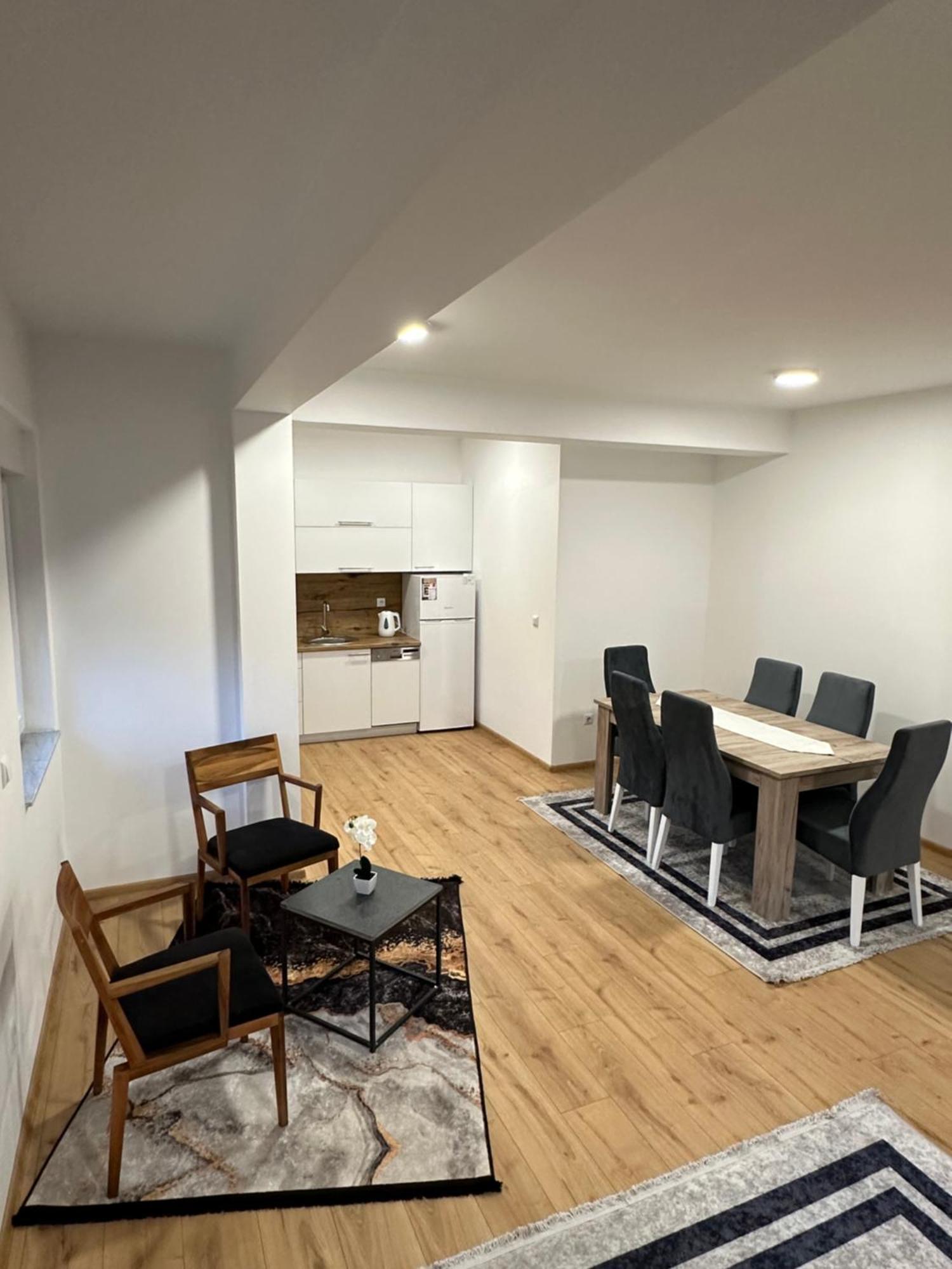 Restoran&Motel And Apartmants Lovacka Prica Tesanj Eksteriør billede