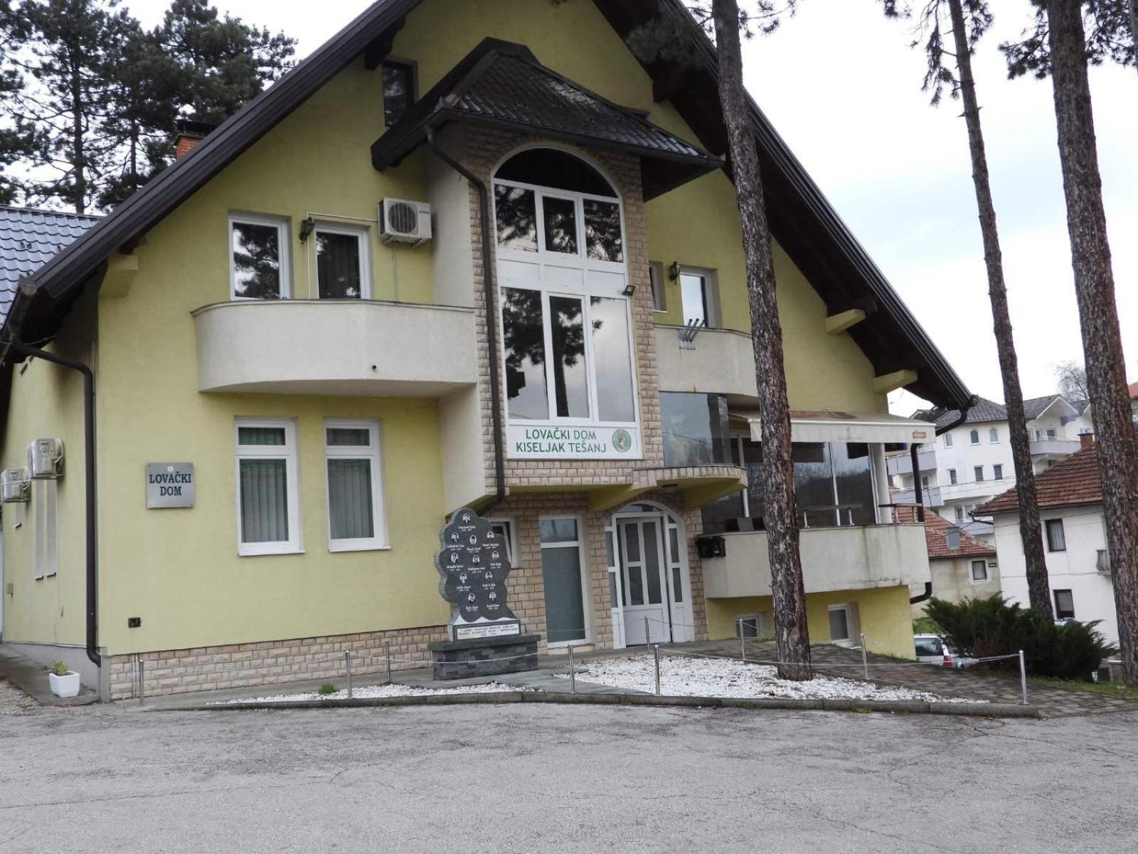 Restoran&Motel And Apartmants Lovacka Prica Tesanj Eksteriør billede
