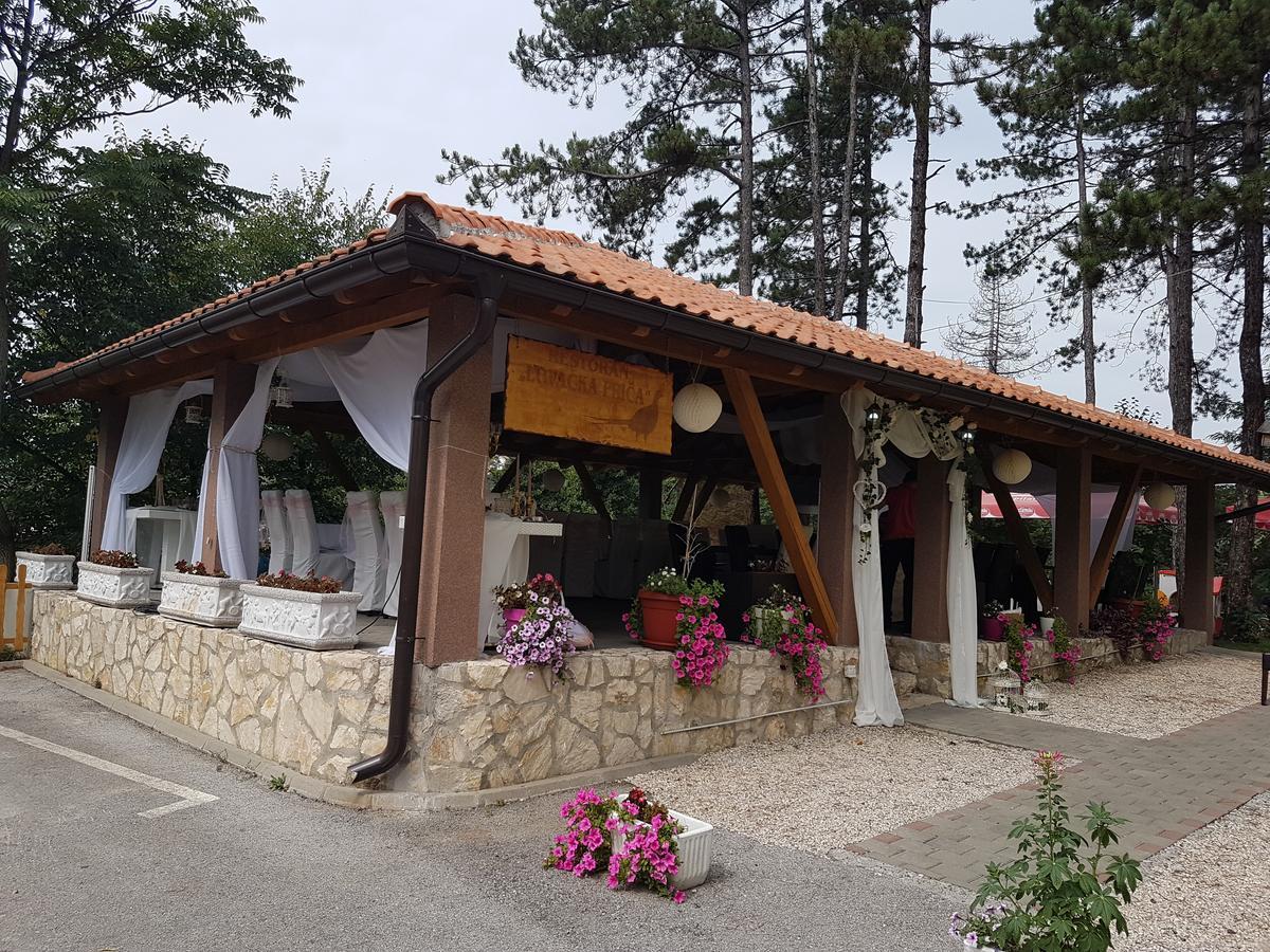 Restoran&Motel And Apartmants Lovacka Prica Tesanj Eksteriør billede