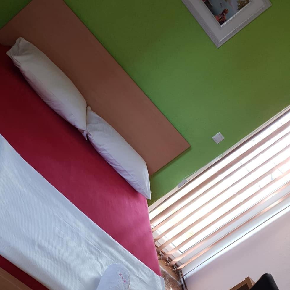 Restoran&Motel And Apartmants Lovacka Prica Tesanj Eksteriør billede