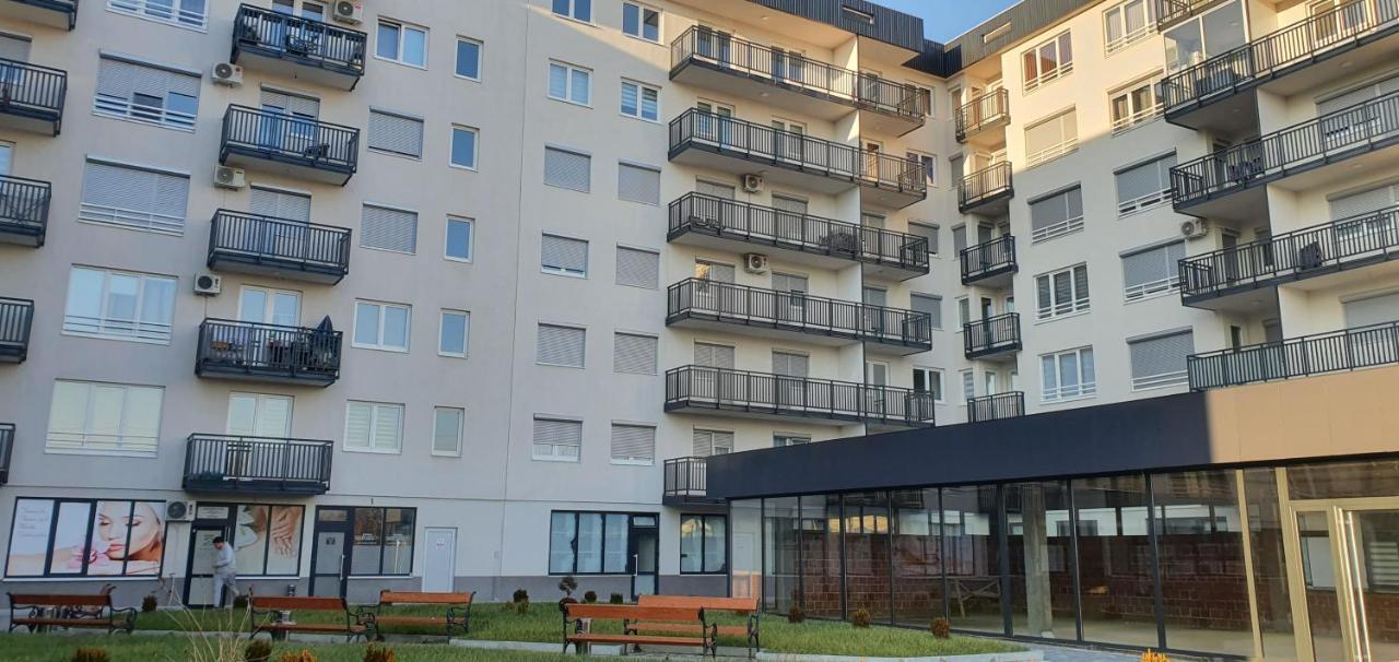 Restoran&Motel And Apartmants Lovacka Prica Tesanj Eksteriør billede